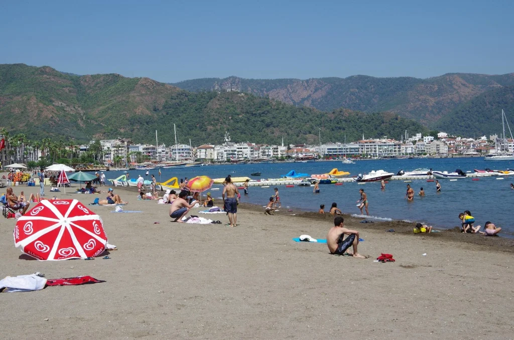 Marmaris Beach Visitor Guide: Swimming, Facilities and Local Tips